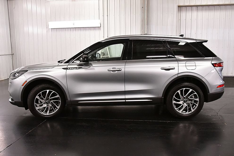 Used 2022 Lincoln Corsair AWD w/ Equipment Group 101A image 4