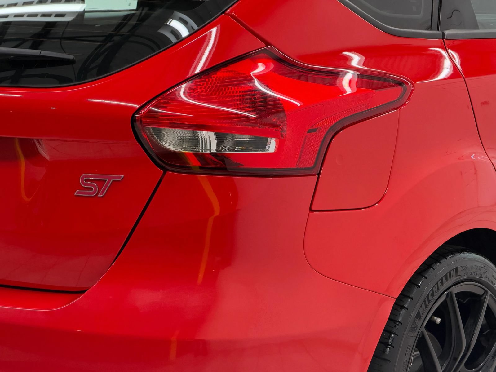 Used 2017 Ford Focus ST FWD image 9