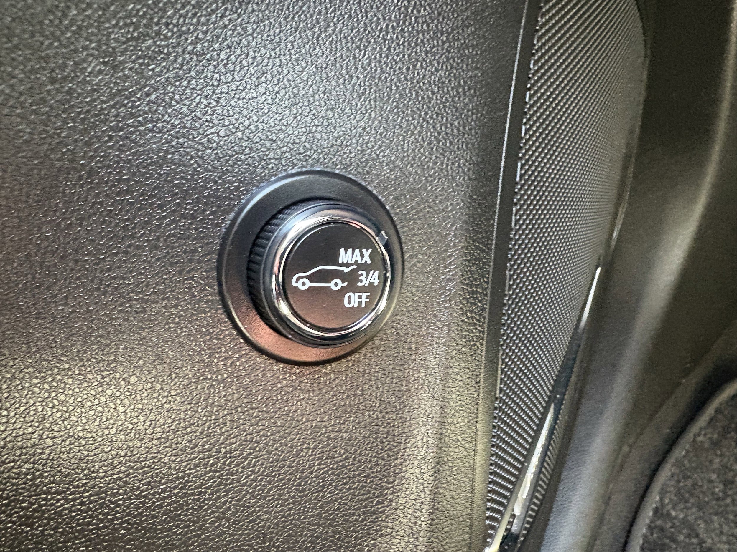 Used 2025 Buick Envision Avenir AWD/4WD image 3