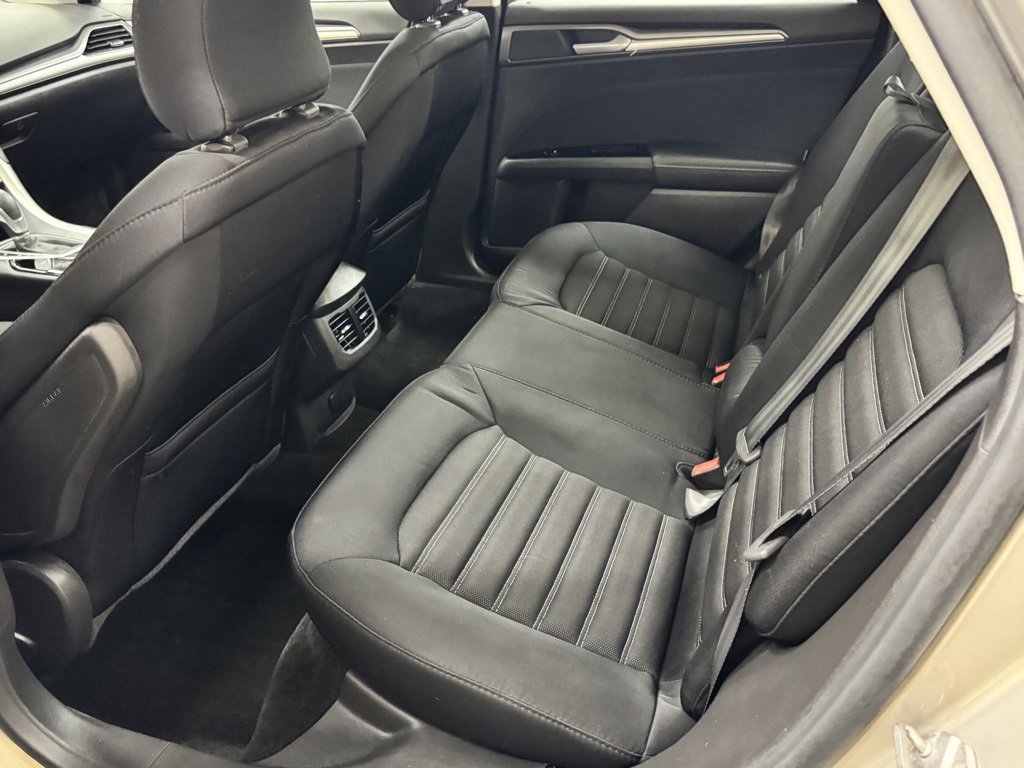 Used 2015 Ford Fusion SE image 27