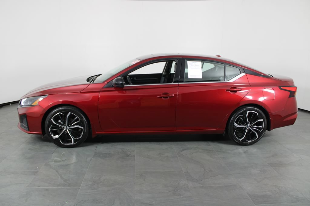 Certified 2023 Nissan Altima 2.5 SR w/ SR Premium Package FWD image 14