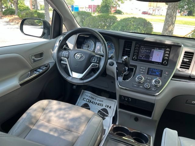 Used 2018 Toyota Sienna XLE w/ XLE Navigation Package AWD/4WD image 28