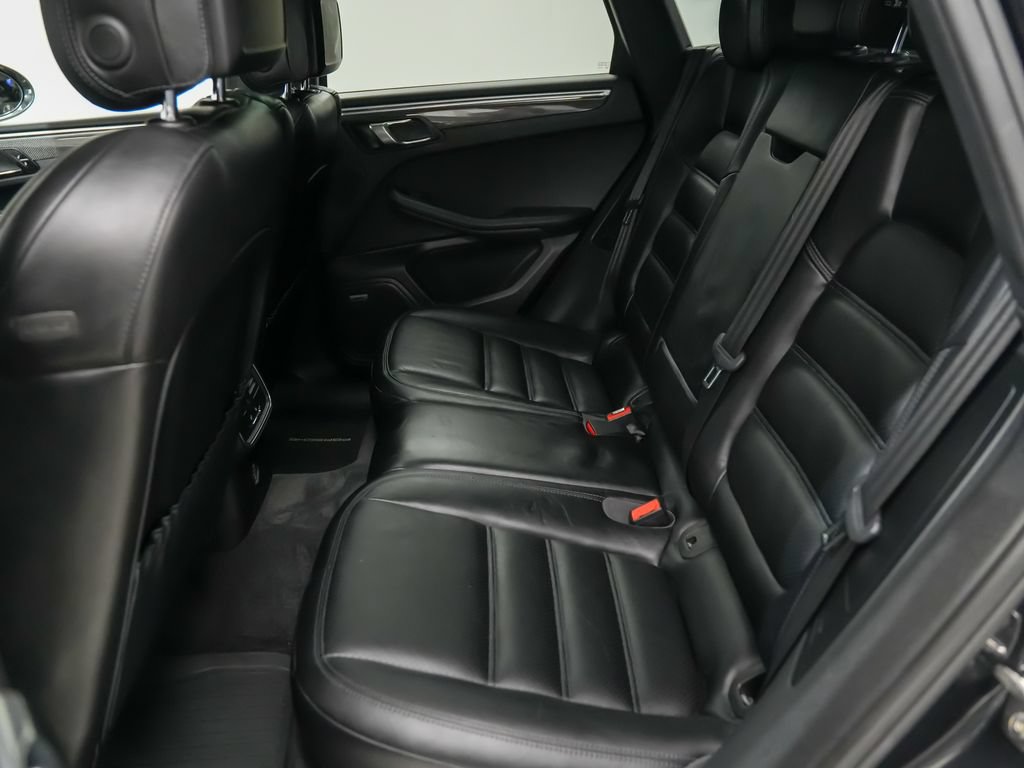 Used 2017 Porsche Macan Turbo AWD/4WD image 17