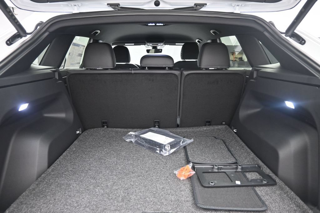 New 2026 Volkswagen Atlas Cross Sport SE FWD image 32
