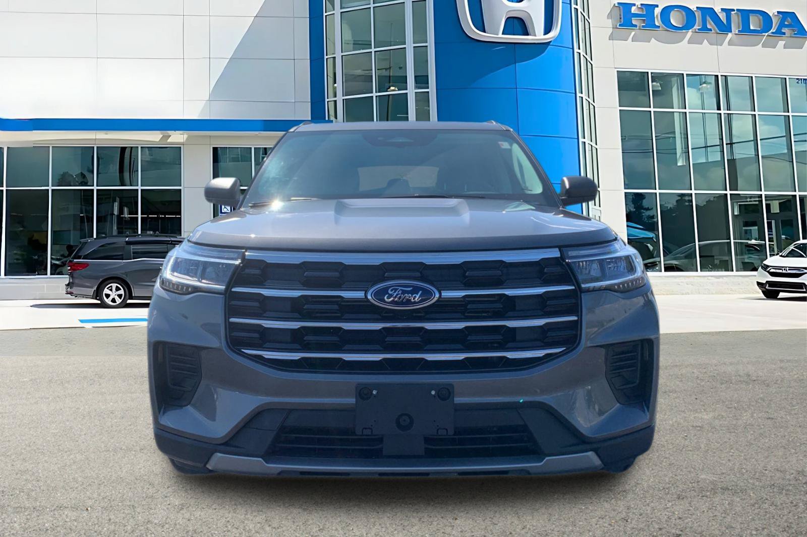 Used 2025 Ford Explorer Active AWD/4WD image 8