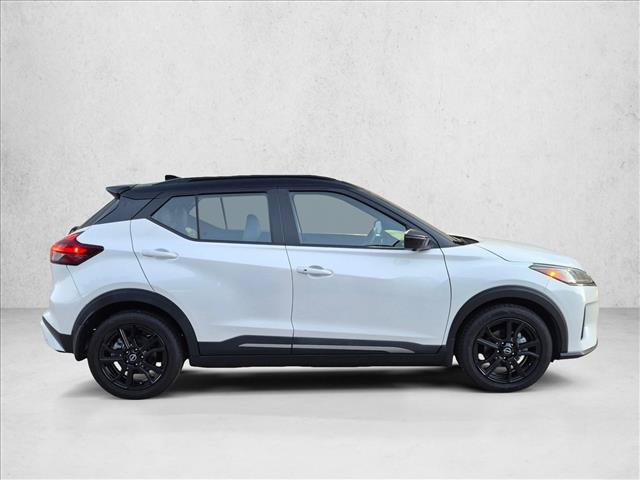 Used 2023 Nissan Kicks SR w/ SR Premium Package FWD image 4