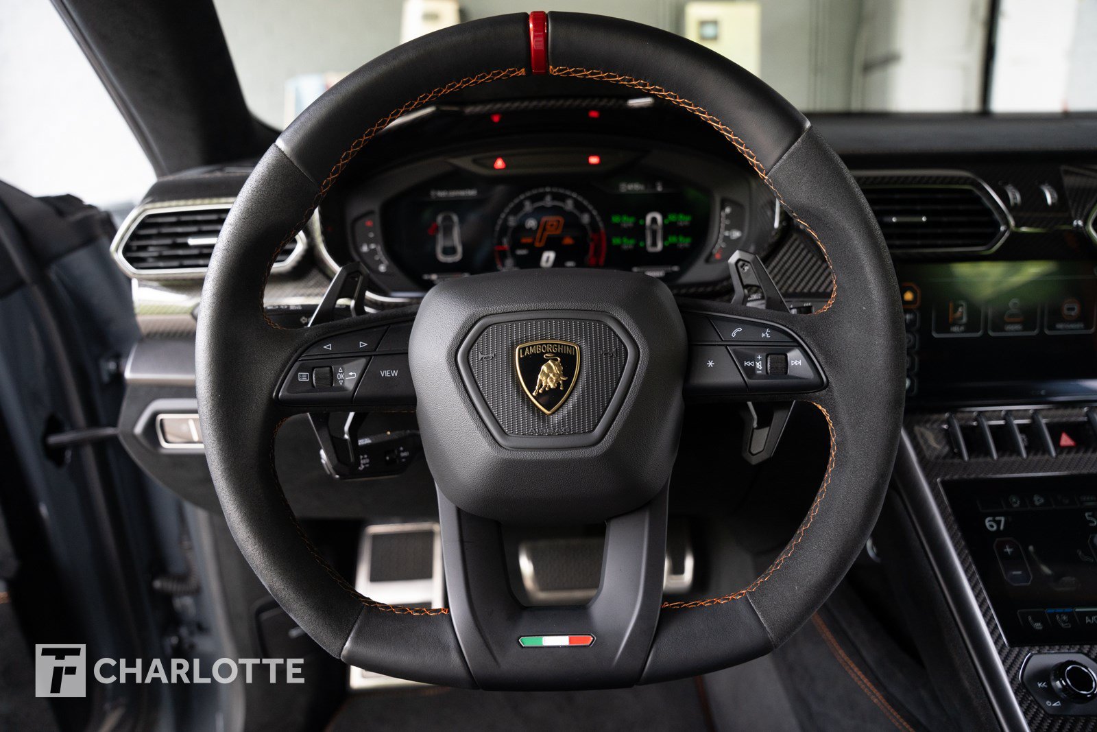 Used 2023 Lamborghini Urus Performante AWD/4WD image 24