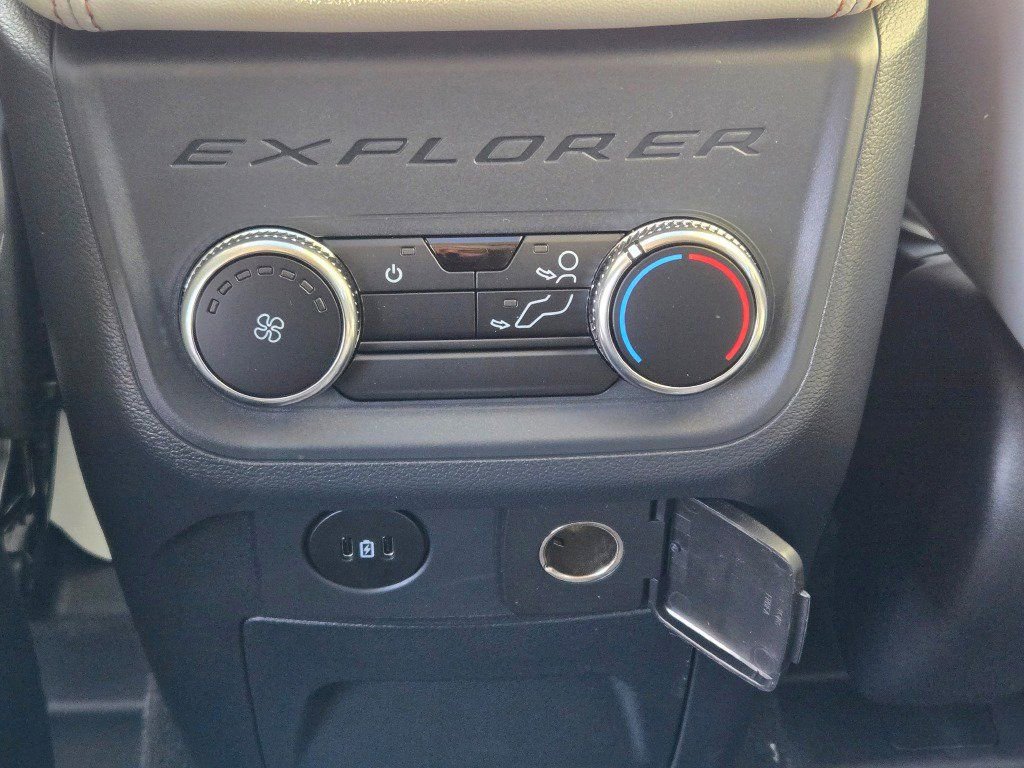 New 2026 Ford Explorer Active w/ Active Comfort Package image 8