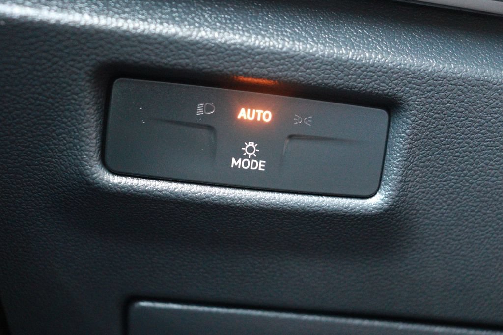 Used 2026 Volkswagen Tiguan SE FWD image 22