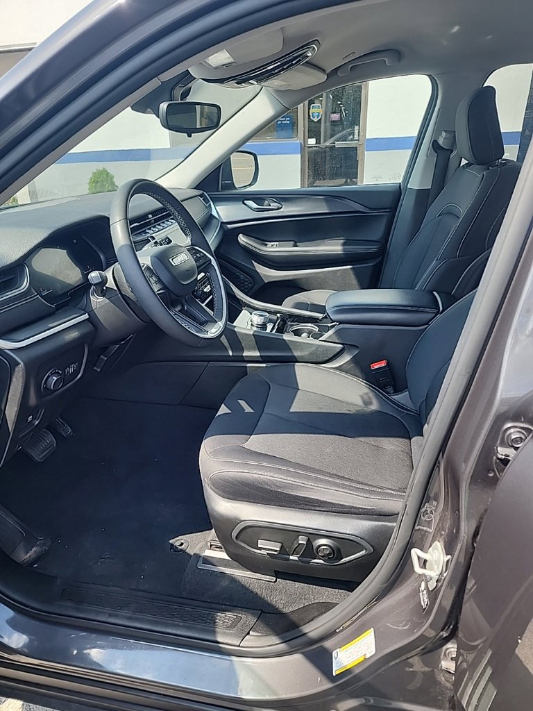 Used 2023 Jeep Grand Cherokee L Laredo w/ Luxury Tech Group I AWD/4WD image 16