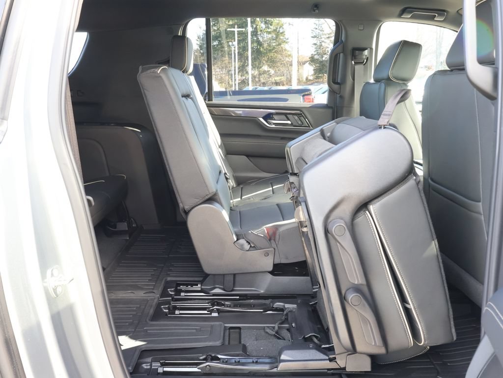 New 2026 GMC Yukon XL Elevation w/ LPO, Elevation Black Package AWD/4WD image 41