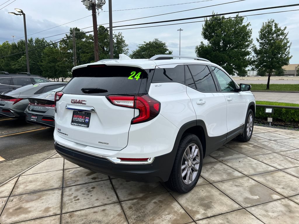 Used 2024 GMC Terrain SLT AWD/4WD image 11