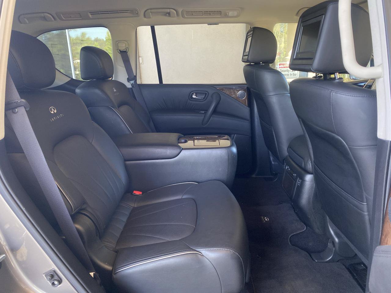 Used 2013 INFINITI QX56 4WD w/ Deluxe Touring Pkg image 34