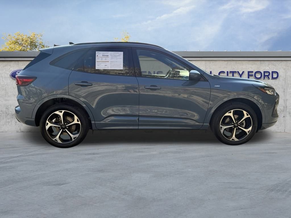 Certified 2023 Ford Escape ST-Line Select w/ Tech Pack #1 image 4