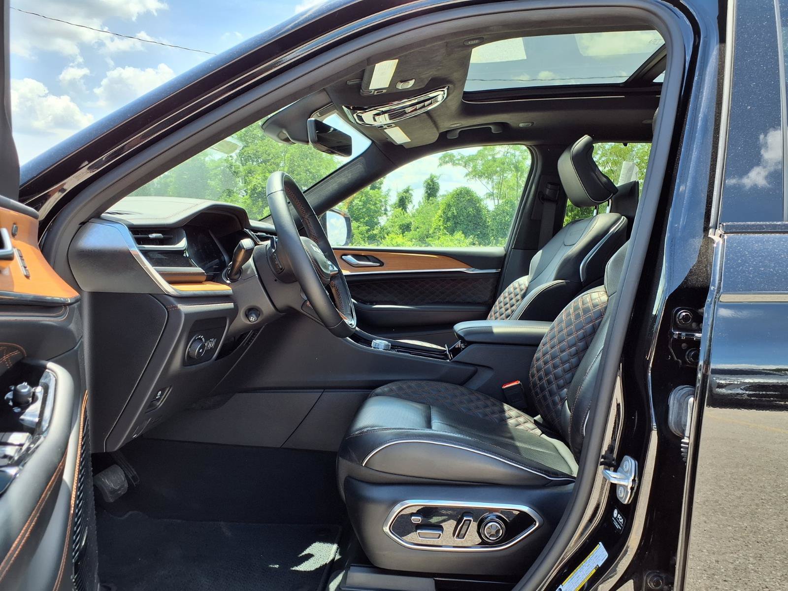 Used 2023 Jeep Grand Cherokee L Summit AWD/4WD image 26