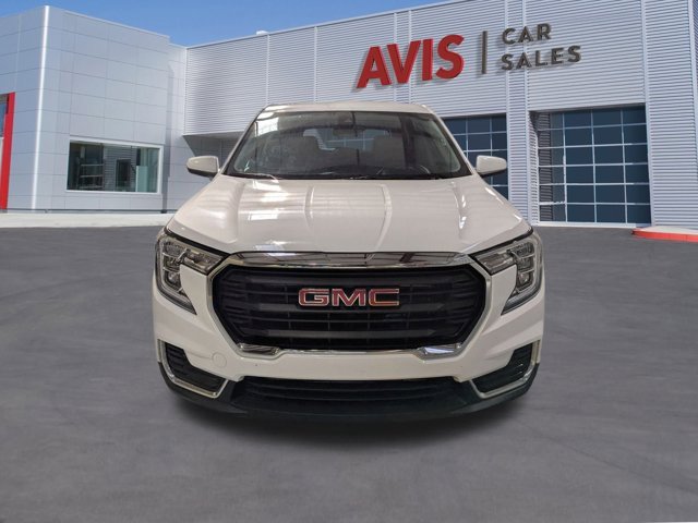 Used 2024 GMC Terrain SLE image 2