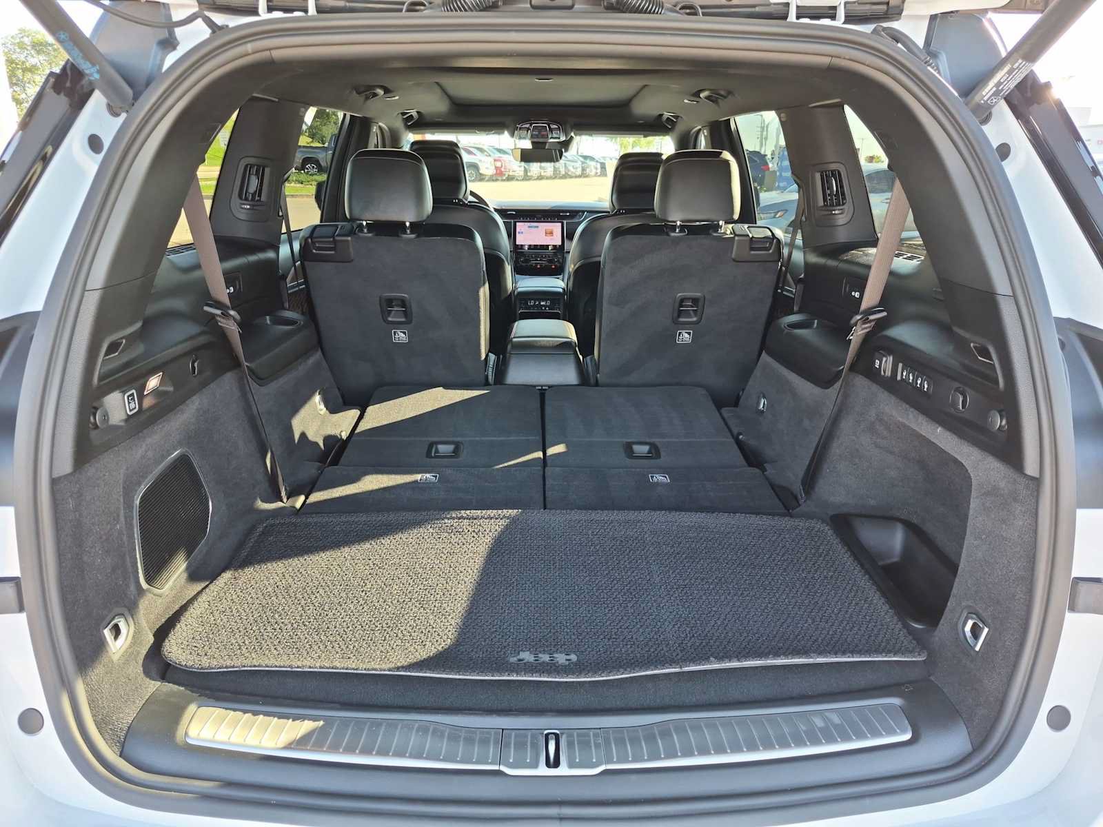 Used 2025 Jeep Grand Cherokee L Summit w/ Obsidian Package AWD/4WD image 34
