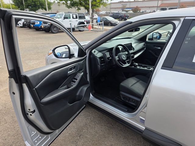 Used 2024 Nissan Rogue SV AWD/4WD image 37