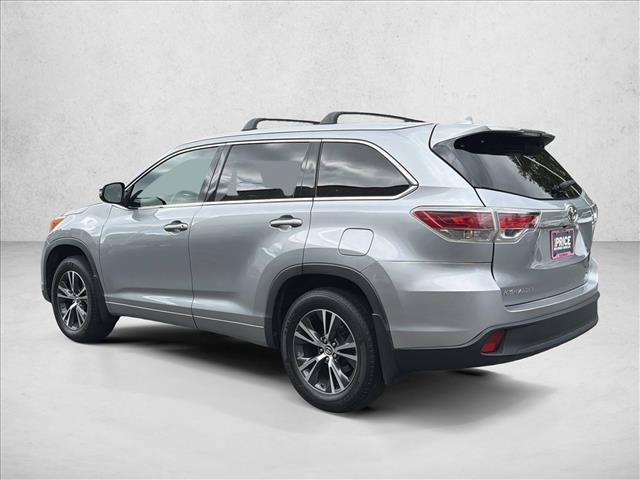 Used 2016 Toyota Highlander XLE w/ Four Season Floor Mat Package AWD/4WD image 7
