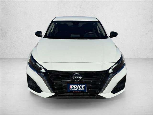 Used 2025 Nissan Altima 2.5 SV FWD image 2