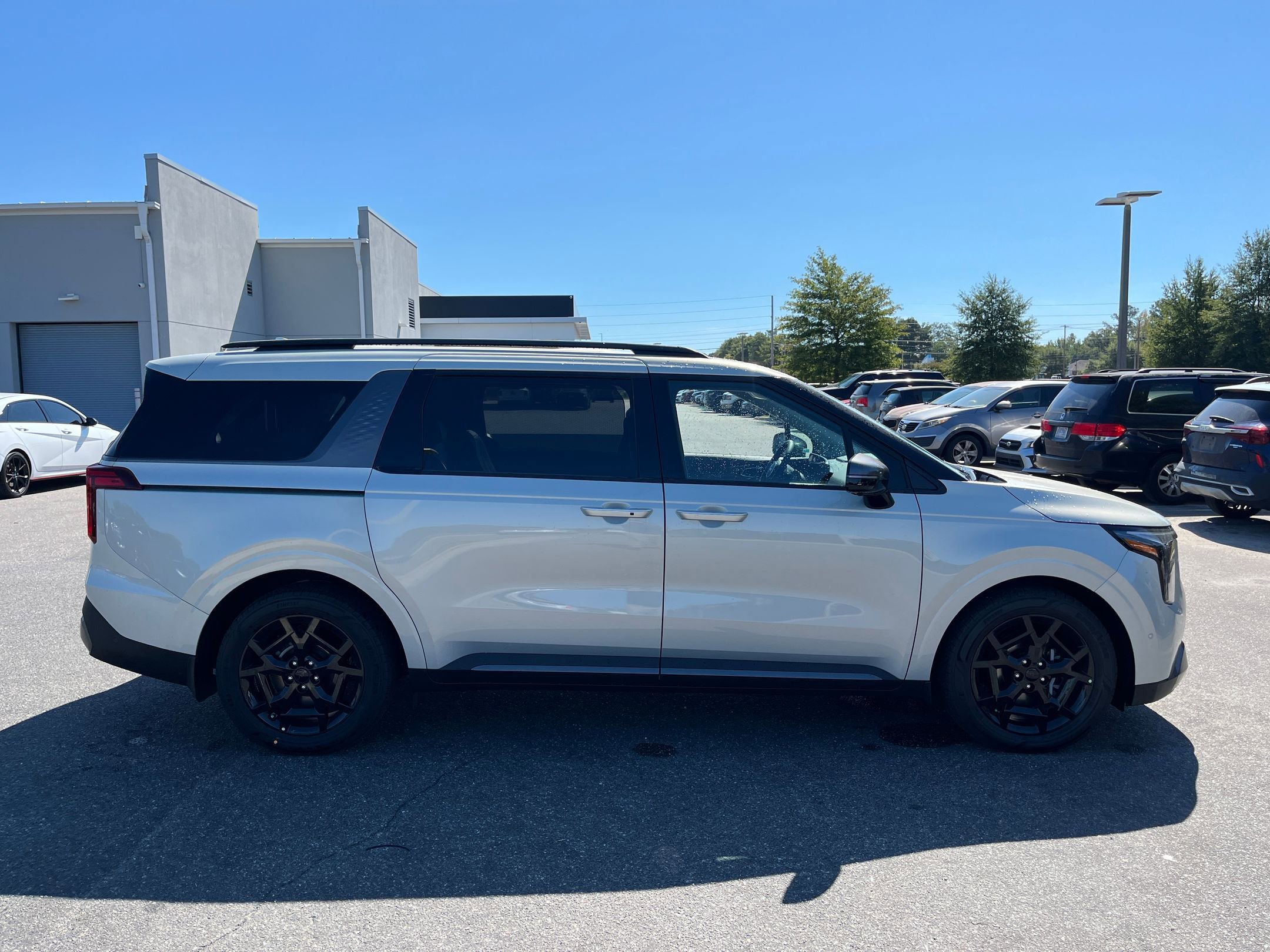 New 2026 Kia Carnival SX w/ SX Dark Edition Package image 9