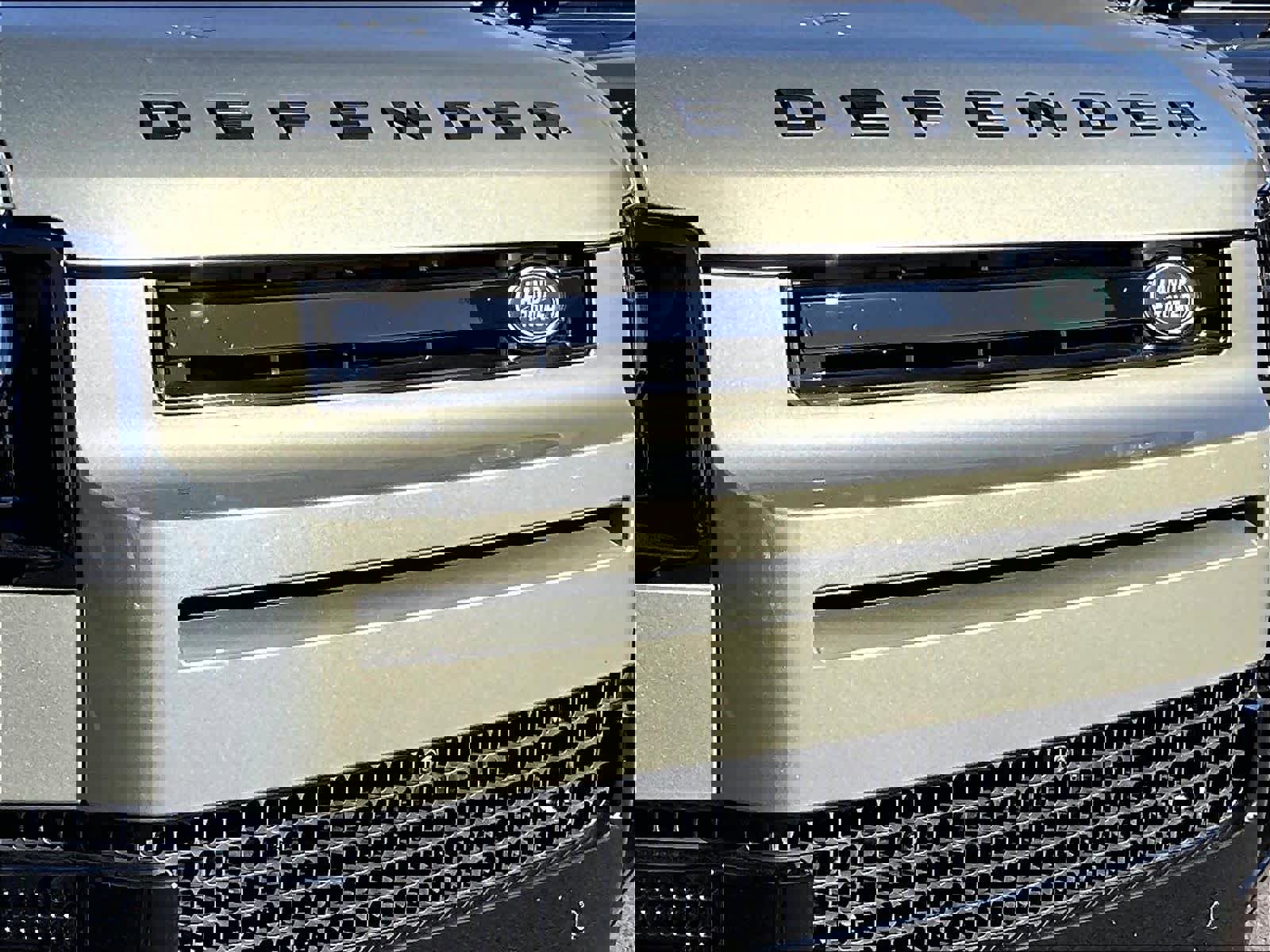 Used 2025 Land Rover Defender 110 X-Dynamic SE image 31