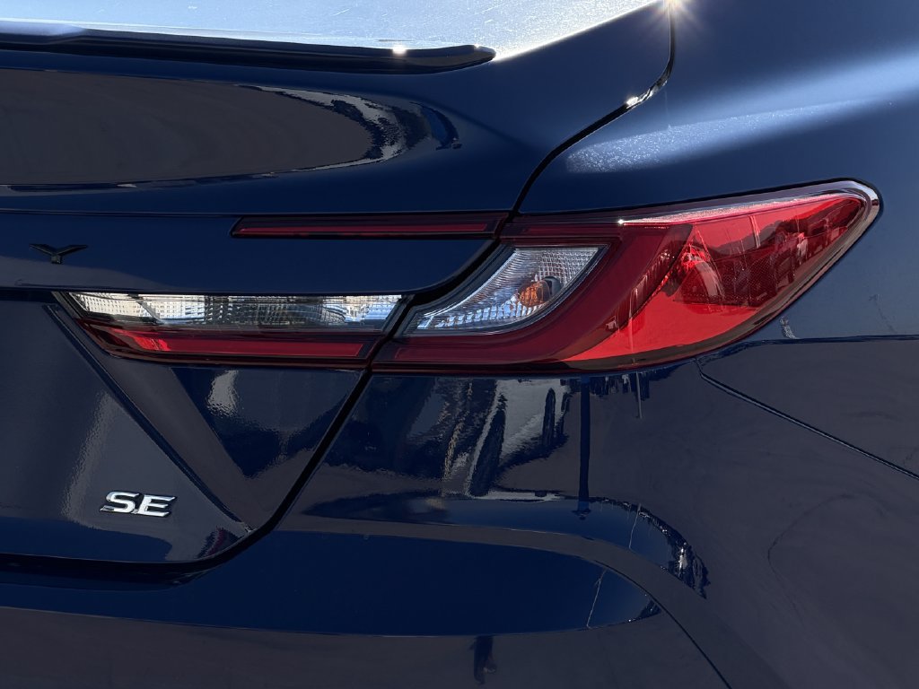 Used 2025 Toyota Camry SE FWD image 11