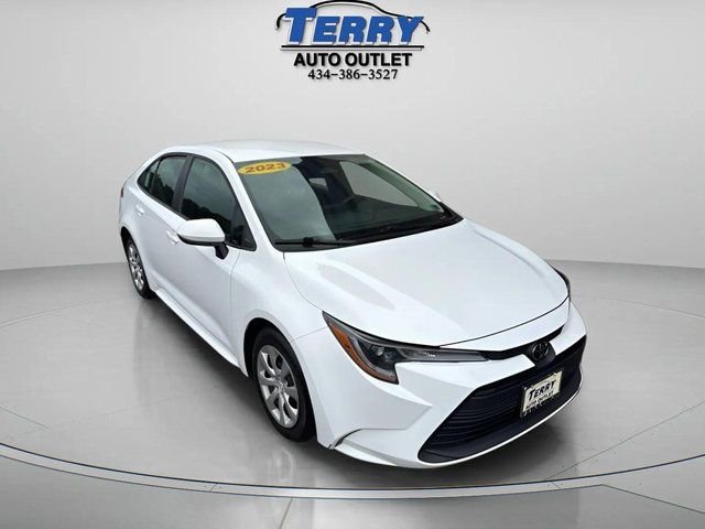 Used 2023 Toyota Corolla LE image 3