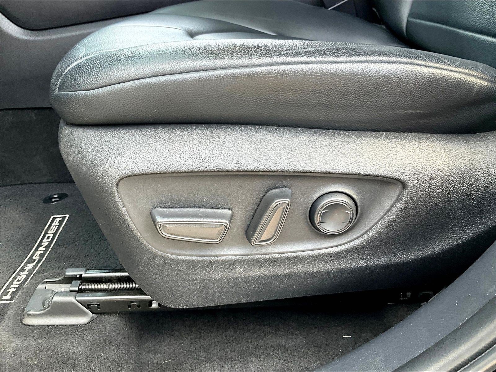 Used 2023 Toyota Highlander XLE AWD/4WD image 38