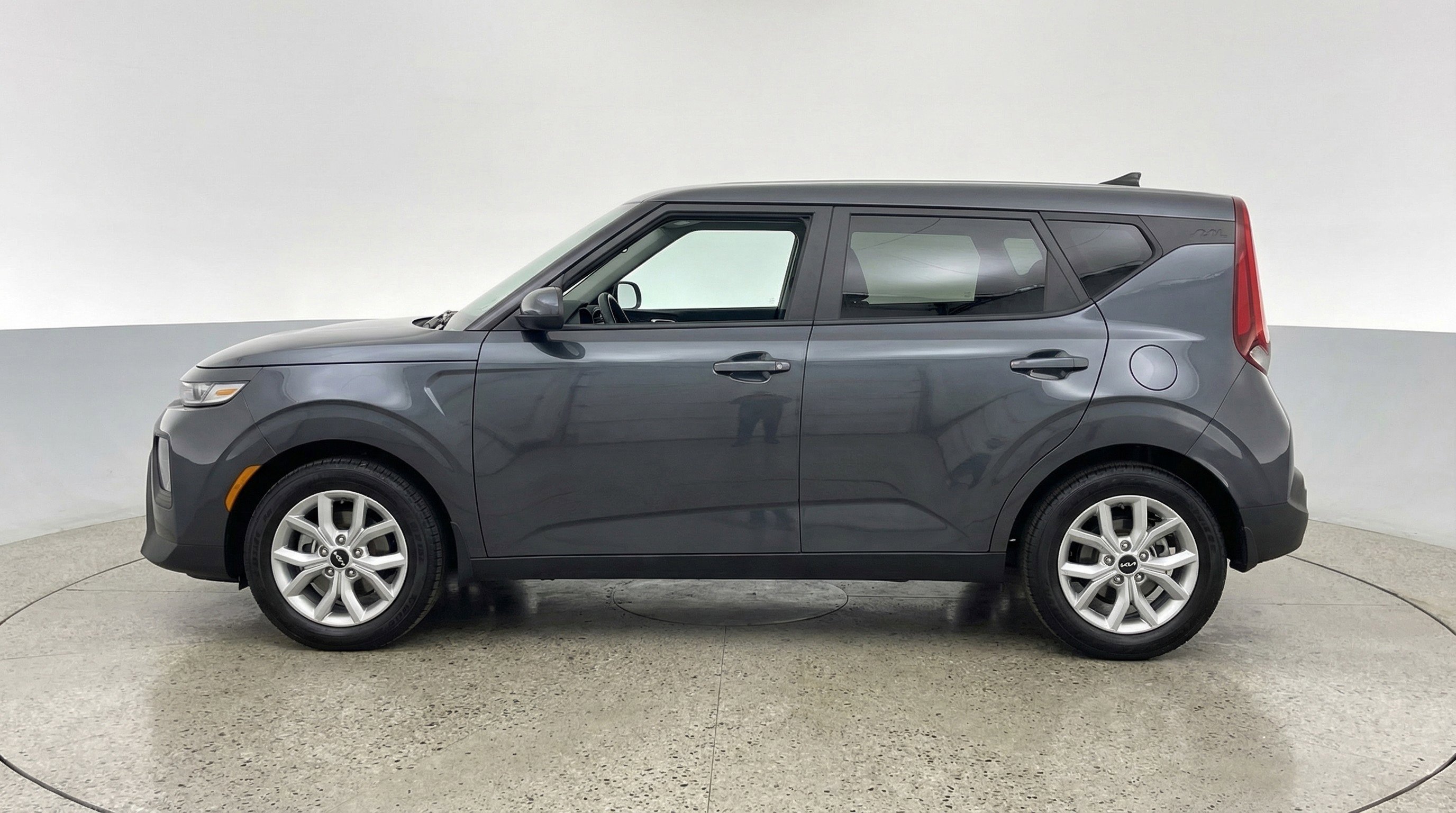 Used 2025 Kia Soul LX w/ LX Technology Package image 5
