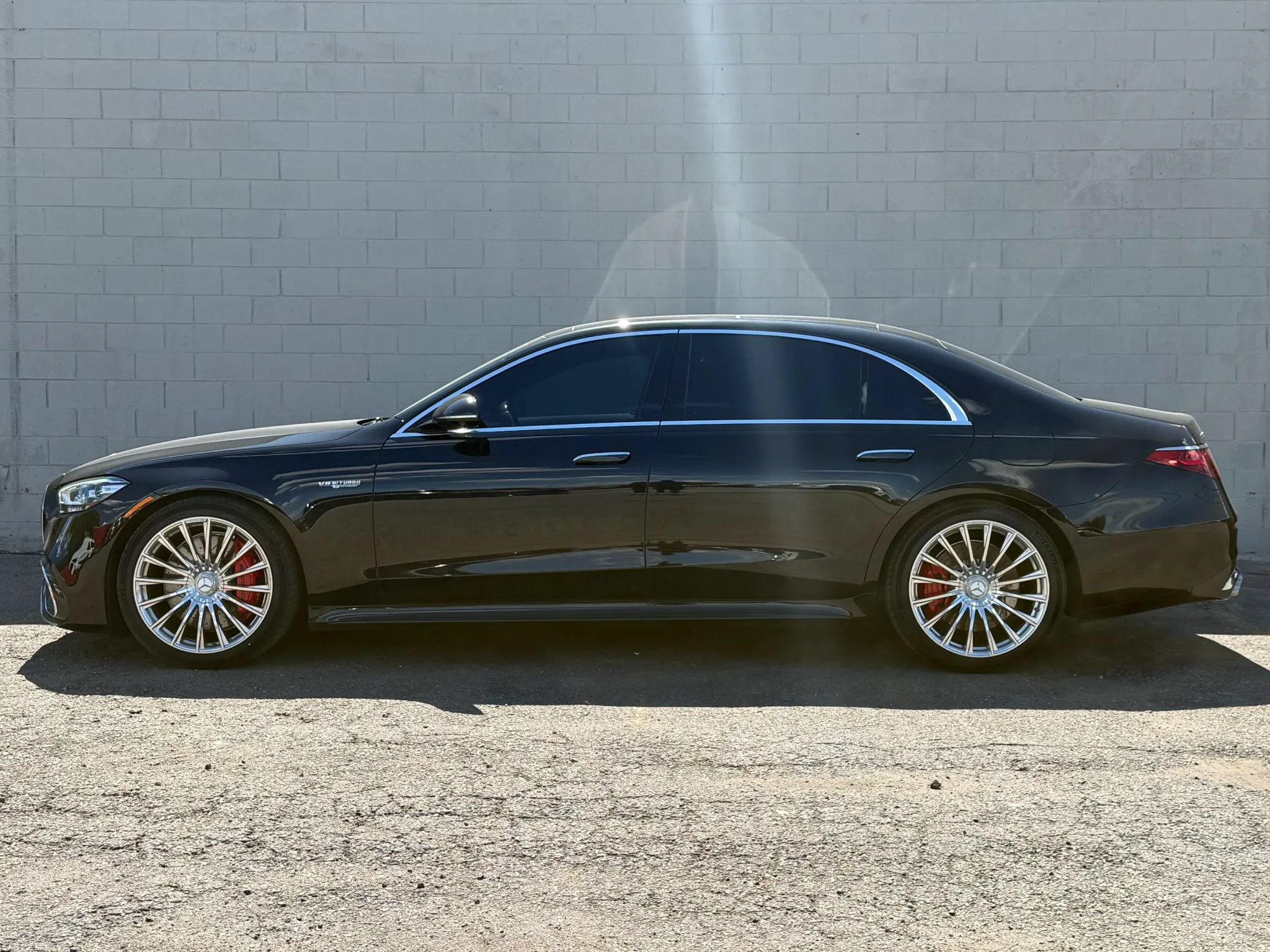 Used 2024 Mercedes-Benz S 63 AMG S w/ Carbon Fiber Exterior Package image 2