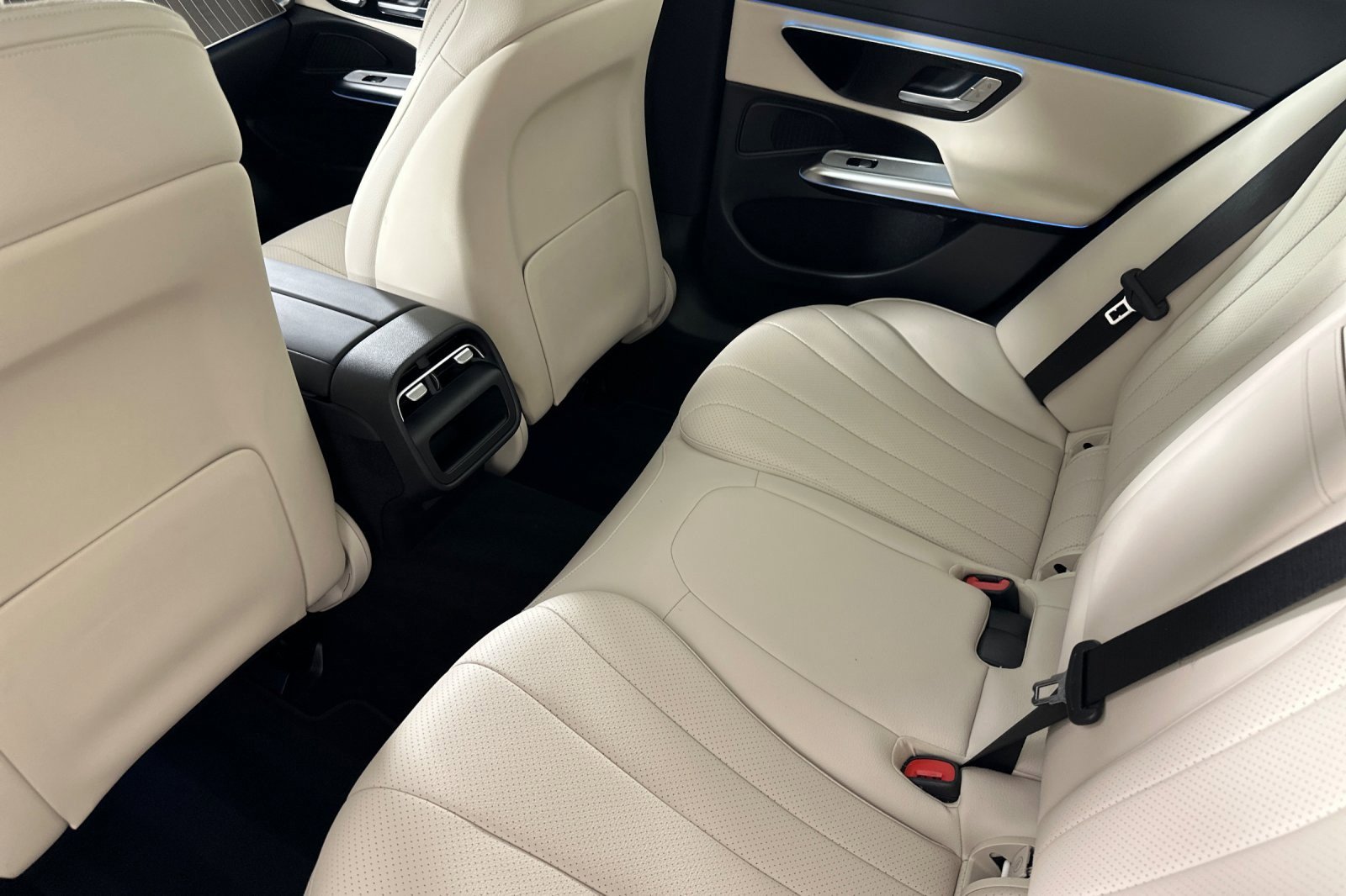 Used 2025 Mercedes-Benz E 350 Sedan image 11