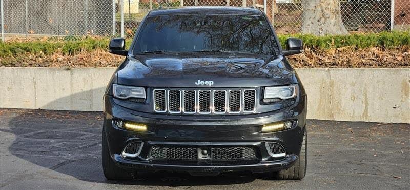 Used 2016 Jeep Grand Cherokee SRT image 8