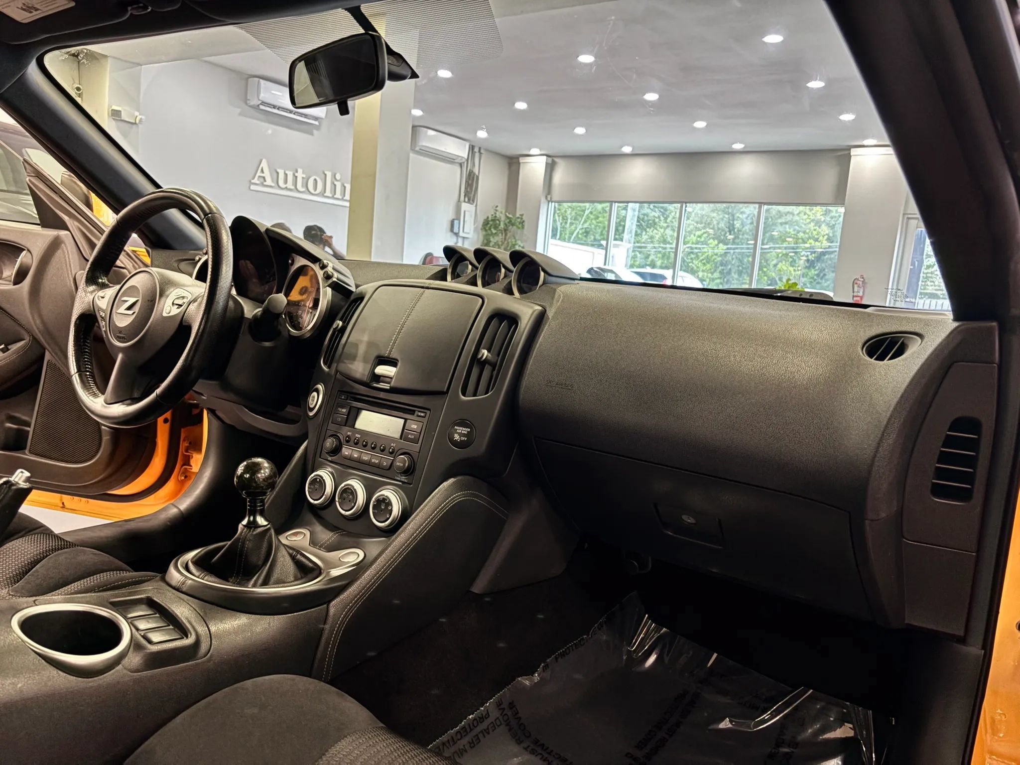 Used 2017 Nissan 370Z Coupe RWD image 10