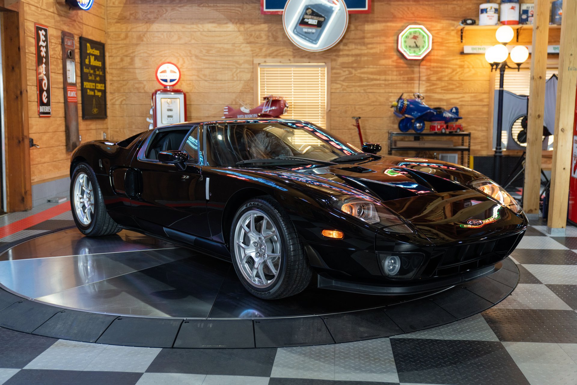 Used 2006 Ford GT image 14