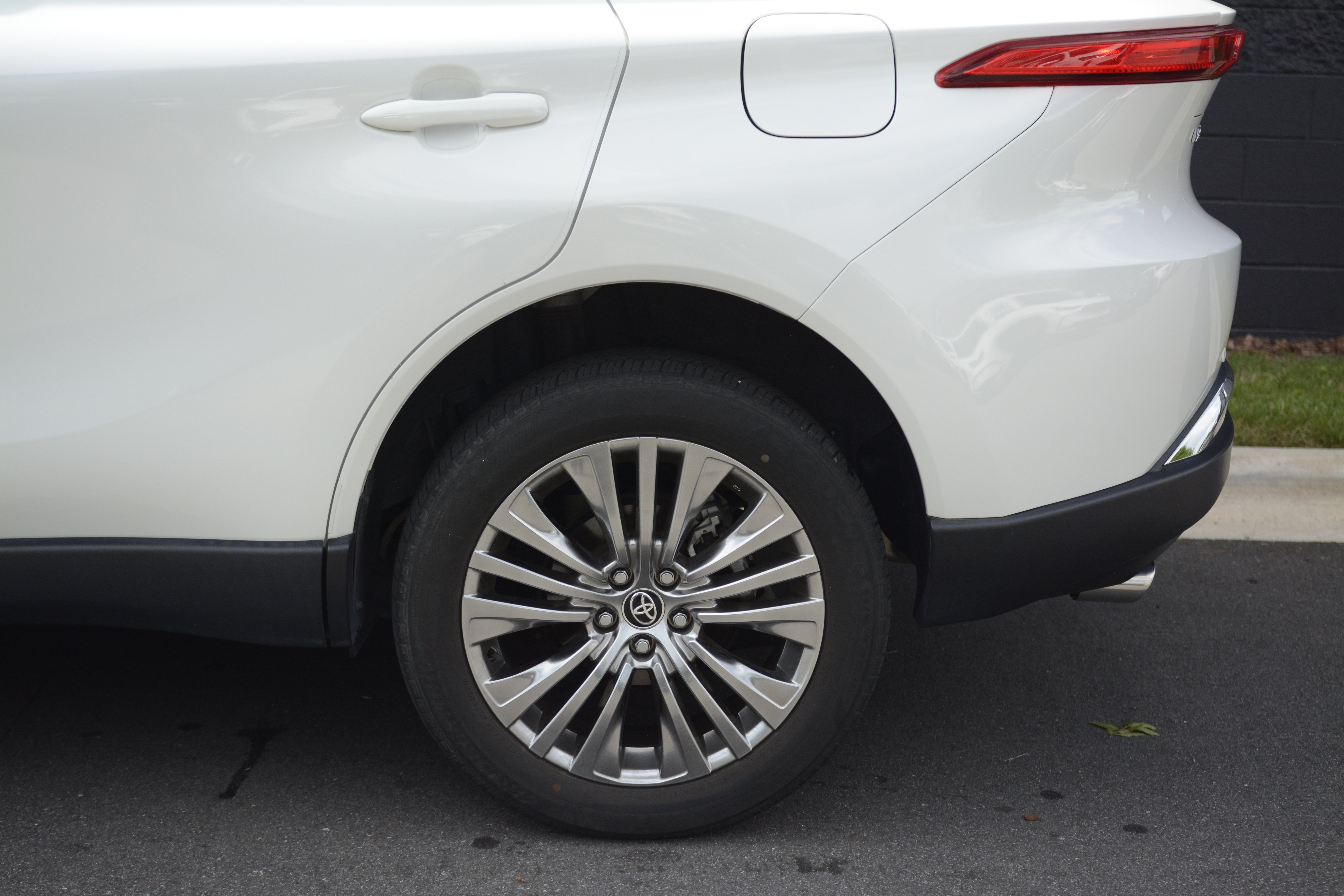 Used 2022 Toyota Venza XLE AWD/4WD image 37