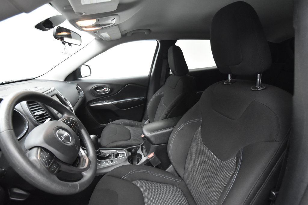 Used 2020 Jeep Cherokee Latitude FWD image 8