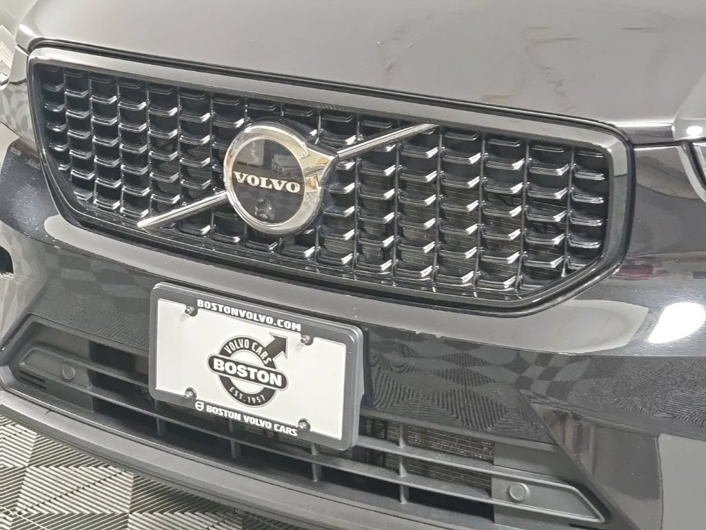 Certified 2023 Volvo XC40 B5 Plus w/ Driver Assist Package AWD/4WD image 6
