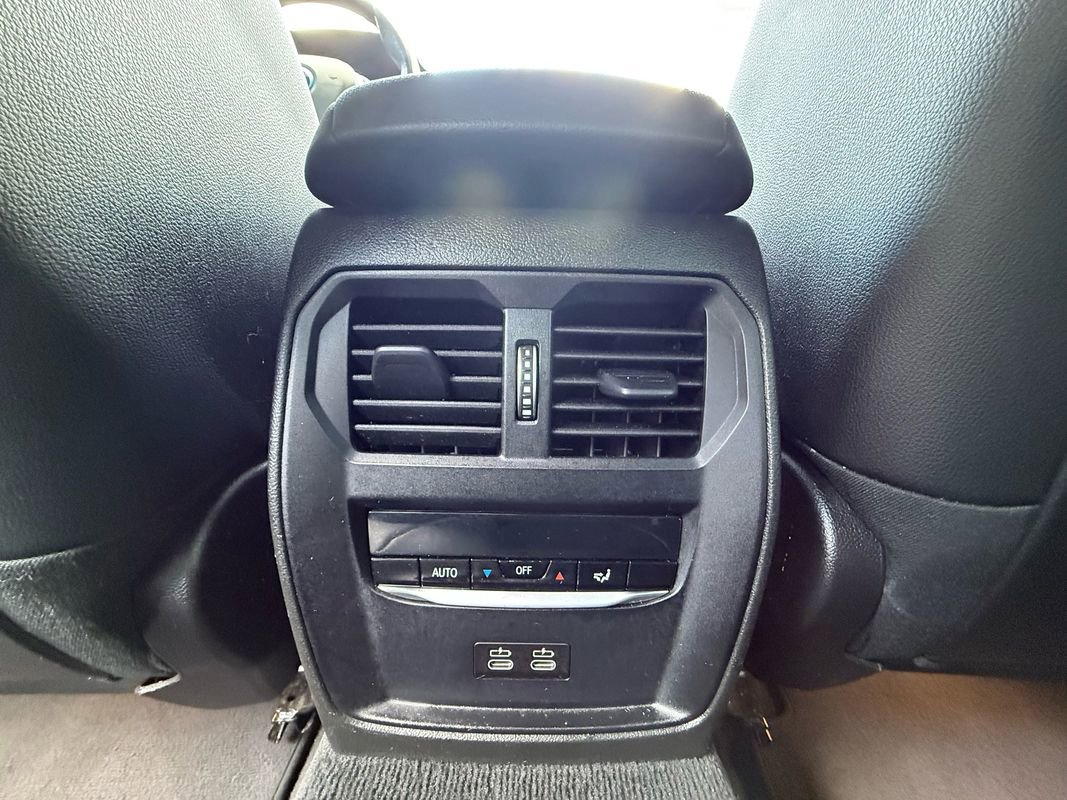 Used 2022 BMW 330e xDrive image 11