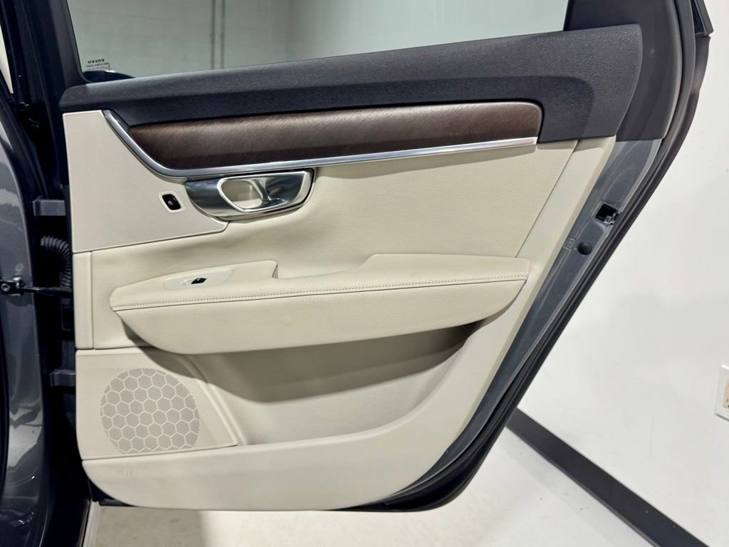 Used 2020 Volvo V90 T6 Cross Country image 30