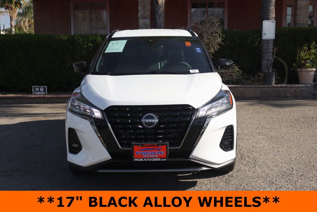 Used 2023 Nissan Kicks SR w/ SR Premium Package FWD image 3