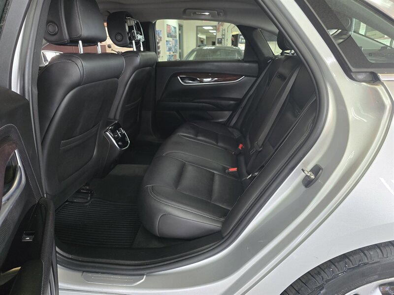 Used 2013 Cadillac XTS Luxury FWD image 10