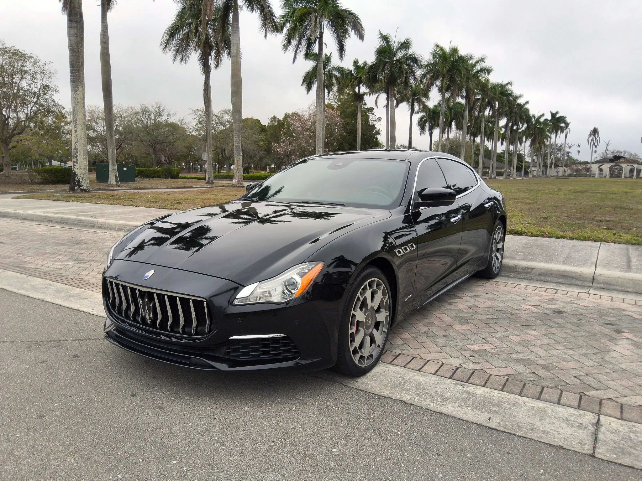 Used 2017 Maserati Quattroporte GTS GranLusso RWD image 2