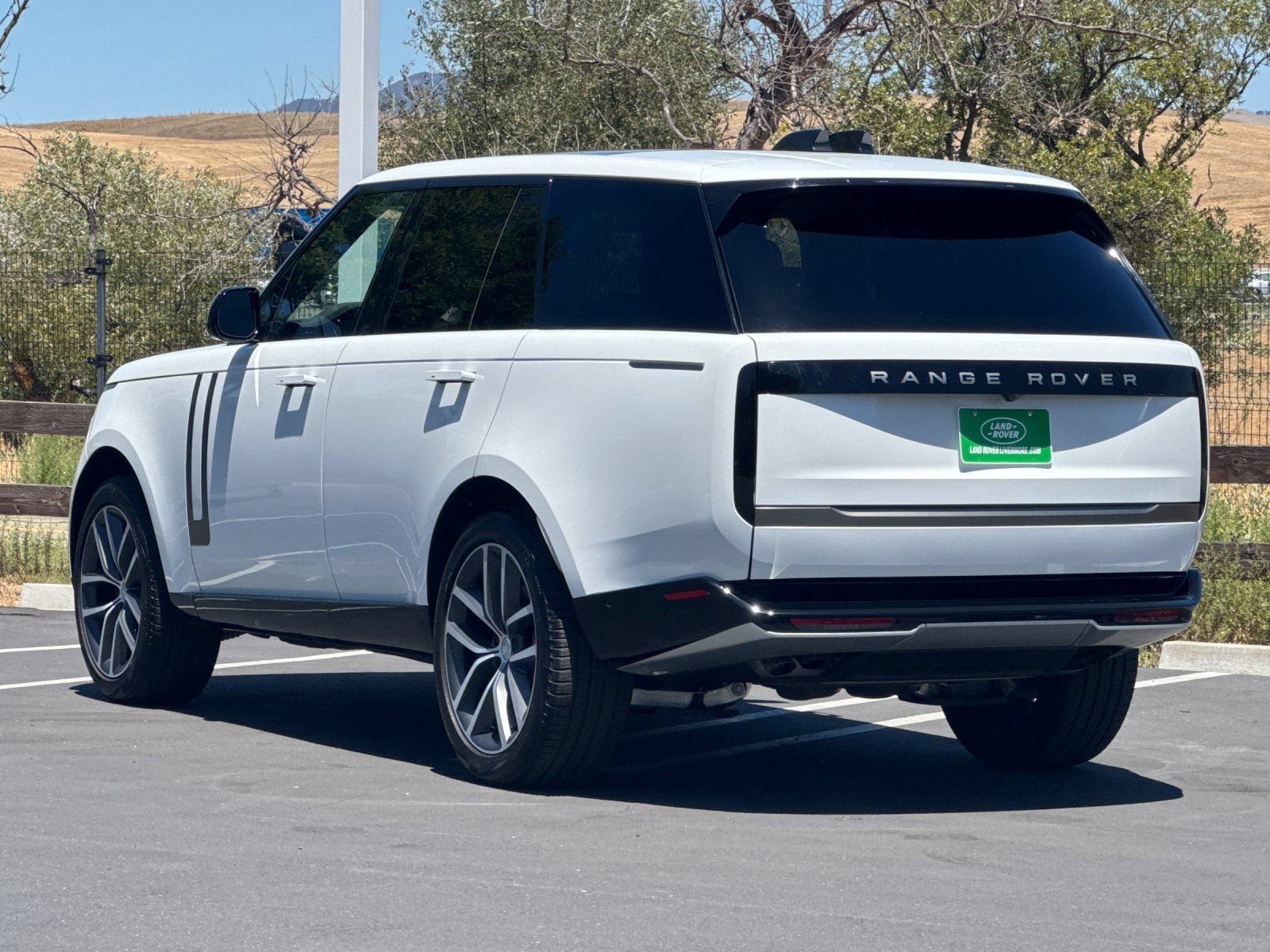 Used 2025 Land Rover Range Rover SE AWD/4WD image 4