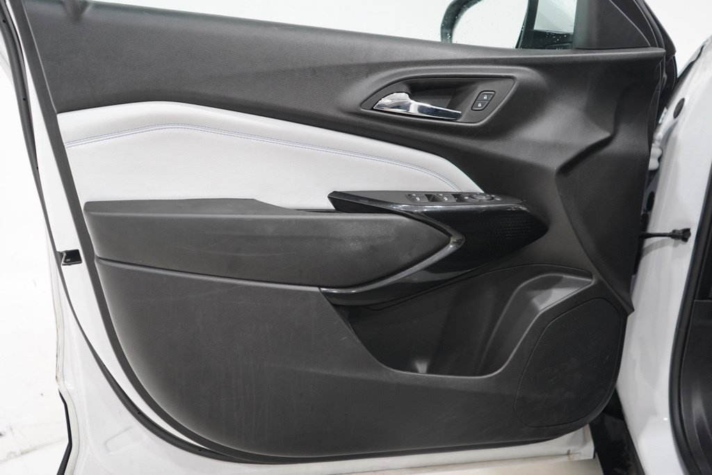 Used 2025 Chevrolet Trax LT FWD image 18