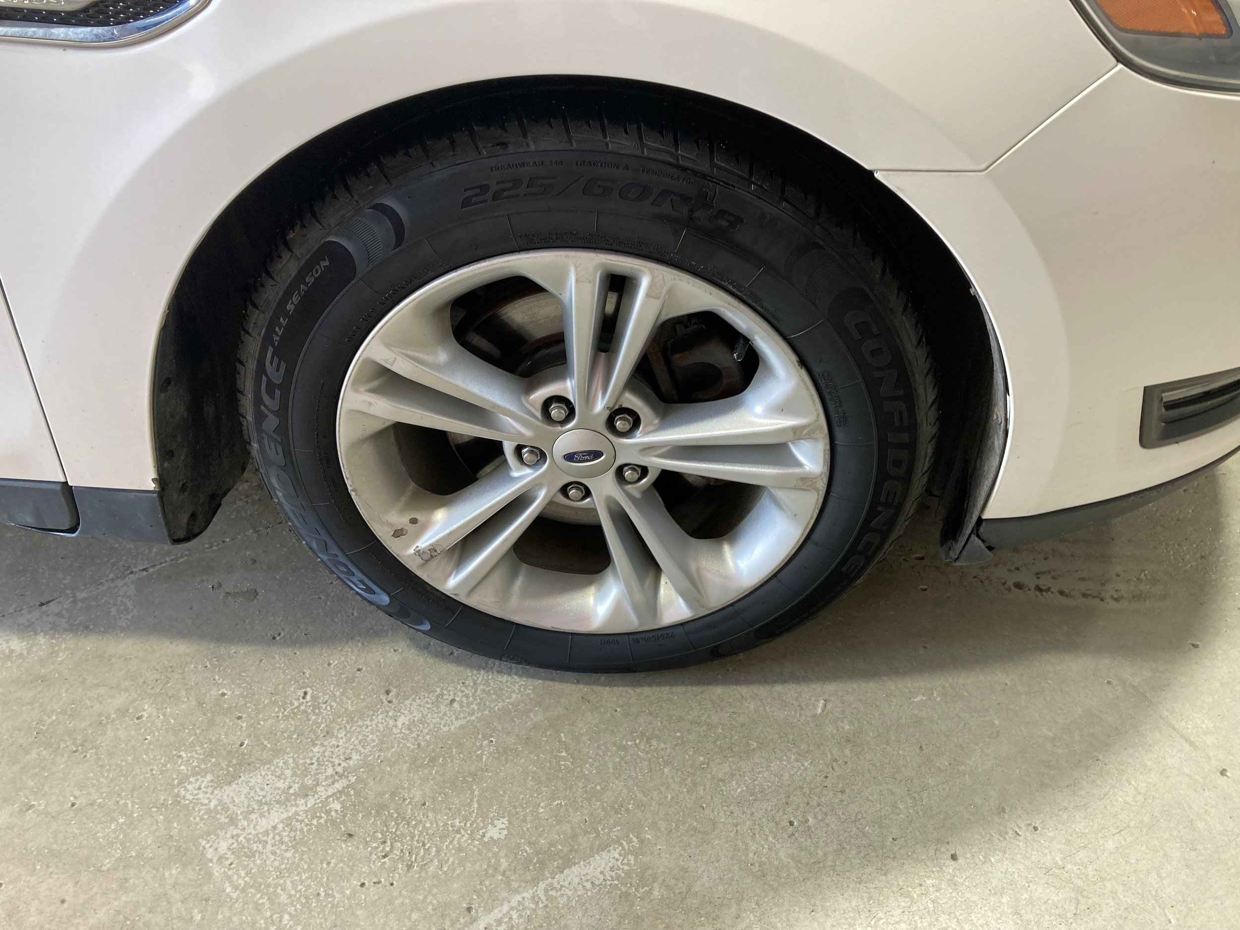Used 2013 Ford Taurus SEL FWD image 9