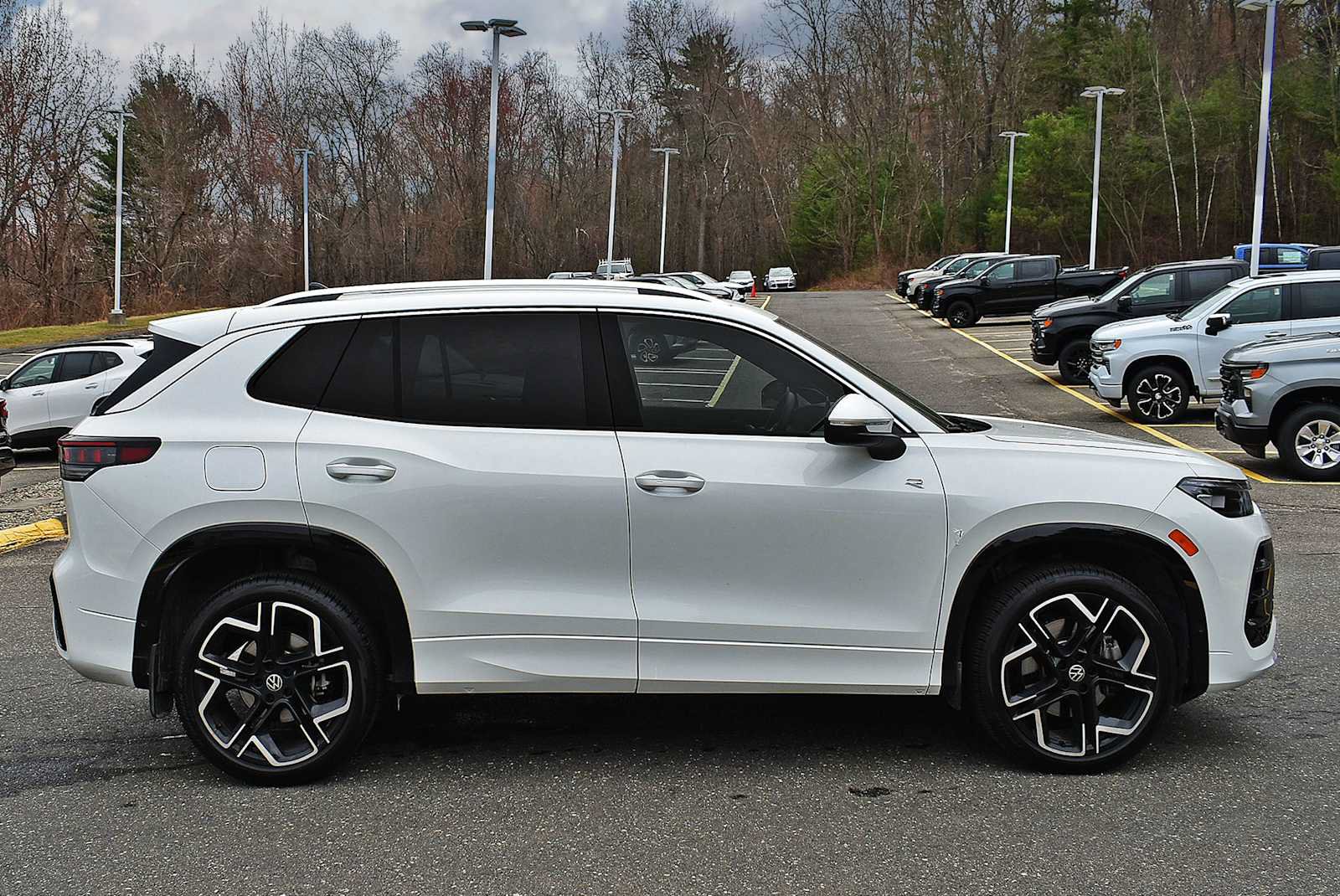 Used 2026 Volkswagen Tiguan SEL R-Line AWD/4WD image 6