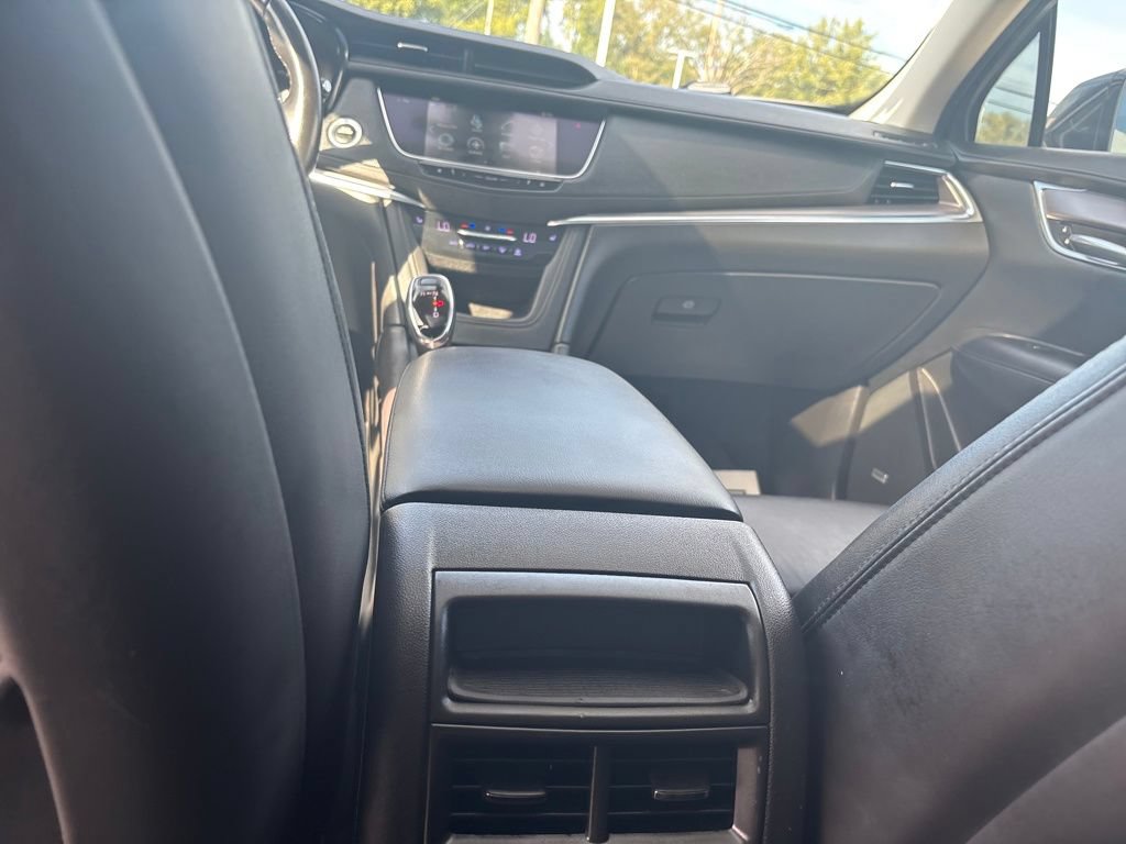 Used 2018 Cadillac XT5 Luxury w/ Driver Awareness Package AWD/4WD image 33