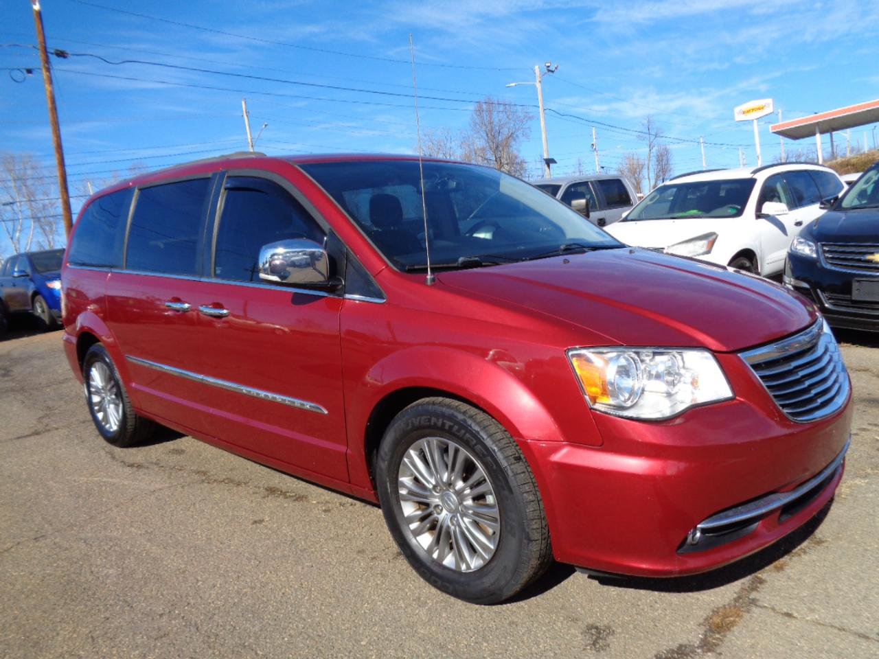 Used 2016 Chrysler Town & Country Touring-L image 30
