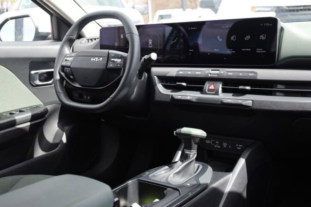 Used 2025 Kia K4 EX image 33